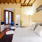 Apartamento con patio junto a la Catedral by Toledo AP